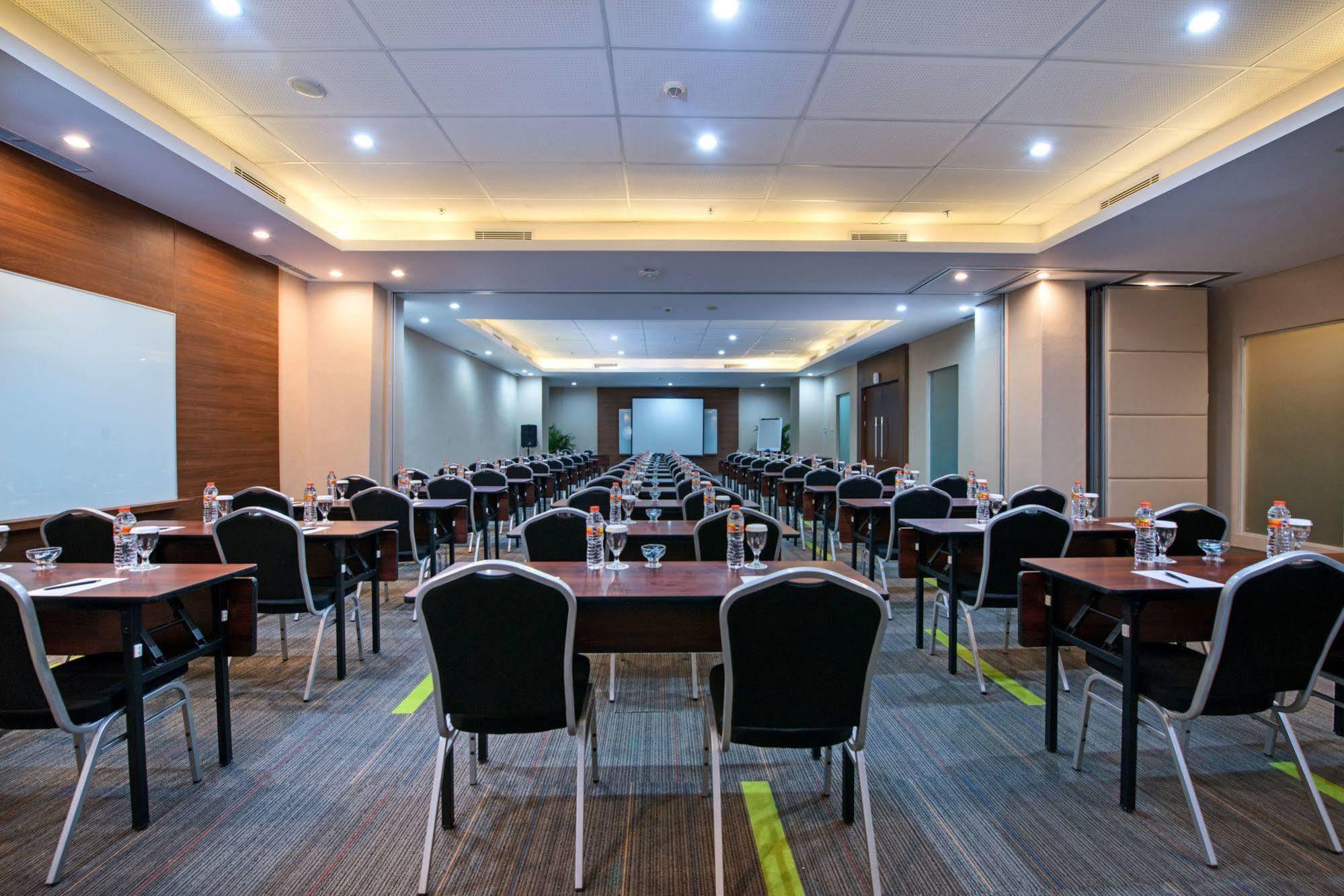Grand Whiz Poins Simatupang Yakarta Exterior foto