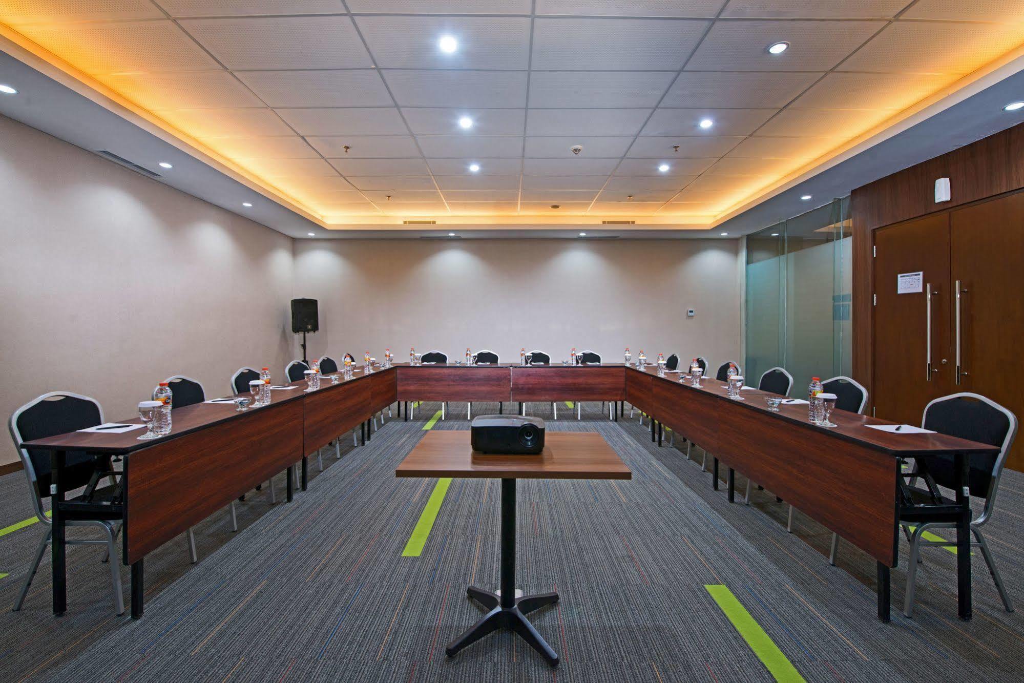 Grand Whiz Poins Simatupang Yakarta Exterior foto